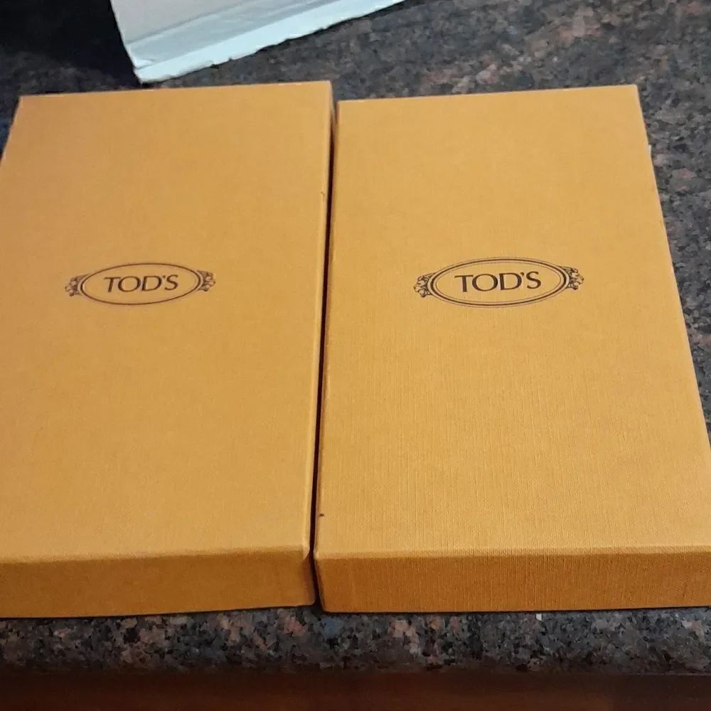 5 Tod's Boxes... 1 is "as is" - Picture 4 of 8